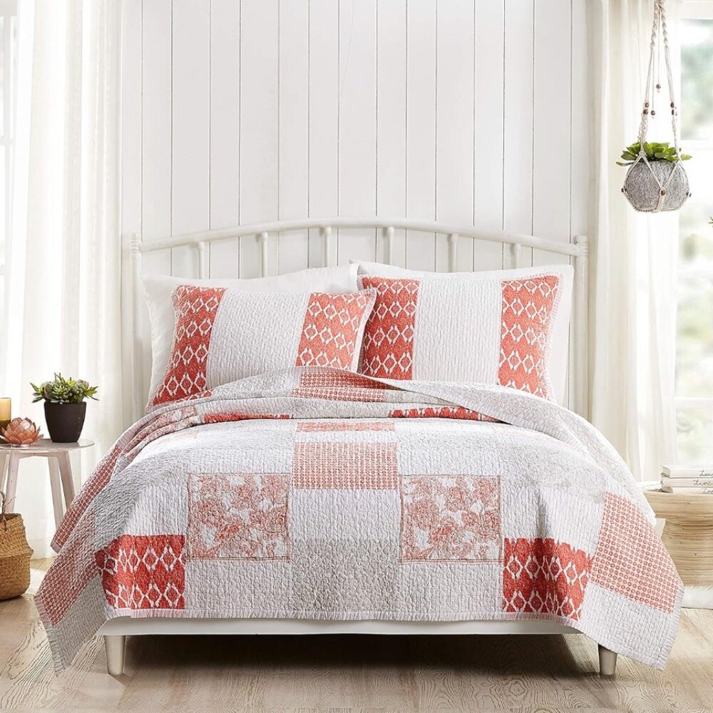 Jessica Simpson Quilt, Coral White Paisley Patchwork Blanket